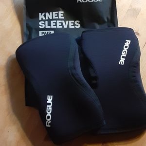 Knee sleeves